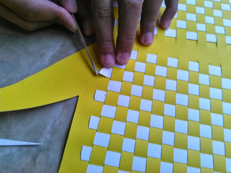 Cara Membuat Anyaman dari Kertas yang Mudah dan Sederhana 
